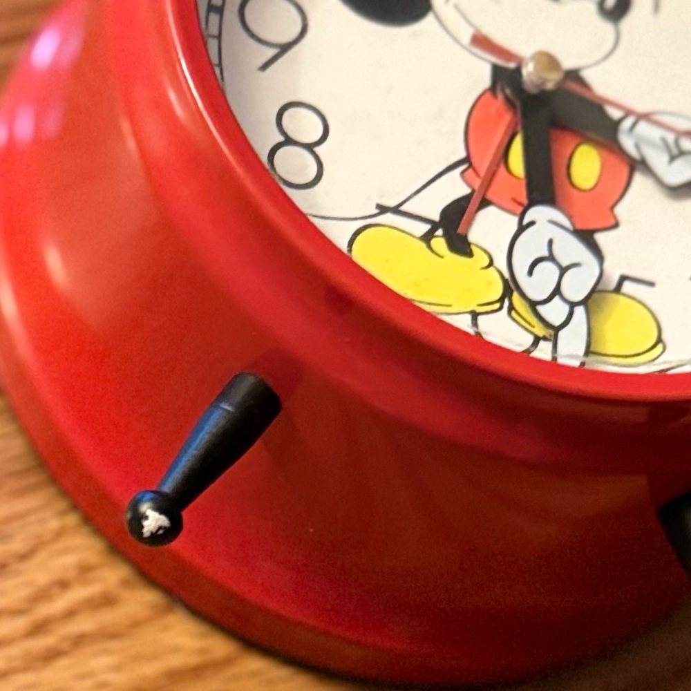 Disney Mickey Mouse Vintage Quartz Movement Clock From The 80's Keeps Good Time - Picture 4 of 5